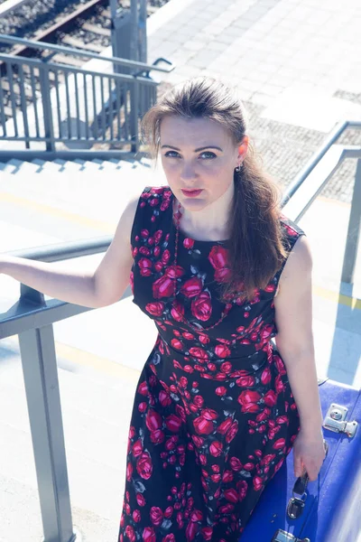 Young Brunette Woman Red Dress Blue Suitcase Walking Staircase Train — Stock Photo, Image