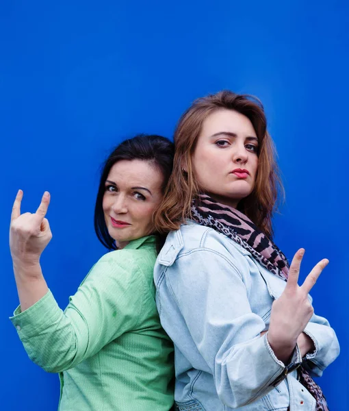 Portrait Mother Daughter Looking Cool Camera Making Handsigns — Stock Photo, Image