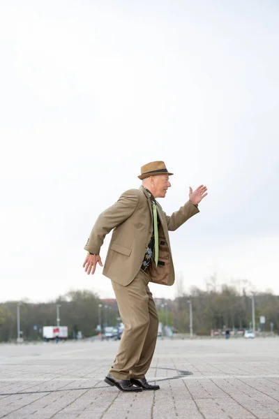Handsome Man His 50S Brown Suit 1980S Dancing Street — Stock Photo, Image