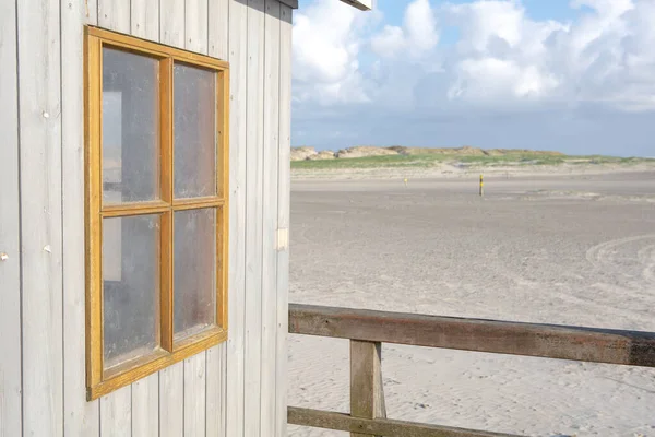 Крупним Планом Вікно Котеджу Піщаному Пляжі — стокове фото