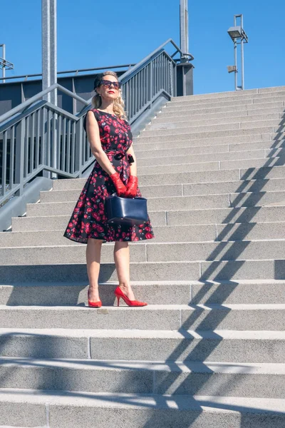 Blonde Woman Red Dress Gloves Holding Purse Standing Stair Steps — Stockfoto