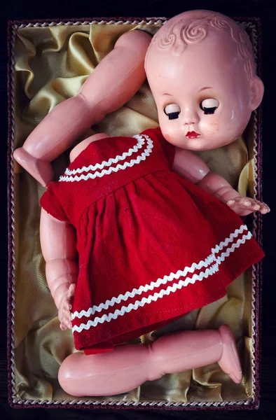 Крупным Планом Старой Сломанной Куклы Коробке — стоковое фото