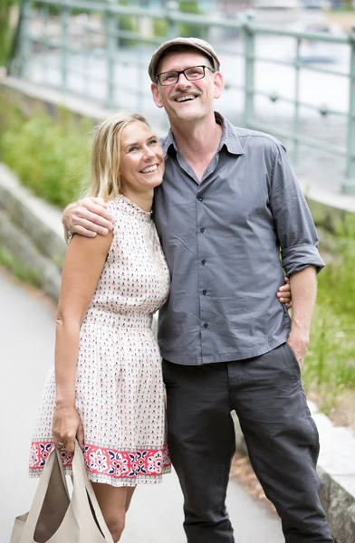 Couple in a park — Stock Photo, Image