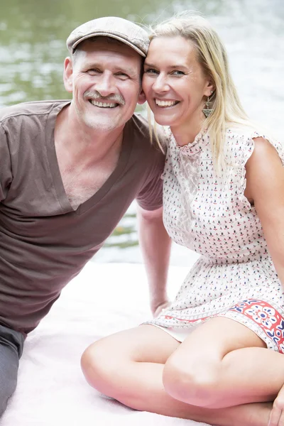 Couple in a park — Stock Photo, Image