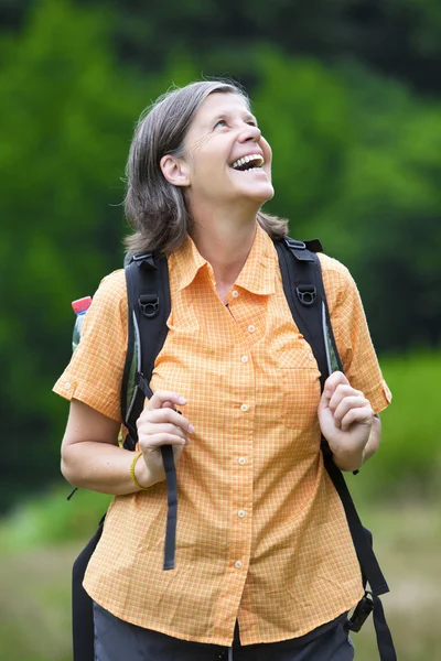 Woman hiking — Stock Photo, Image