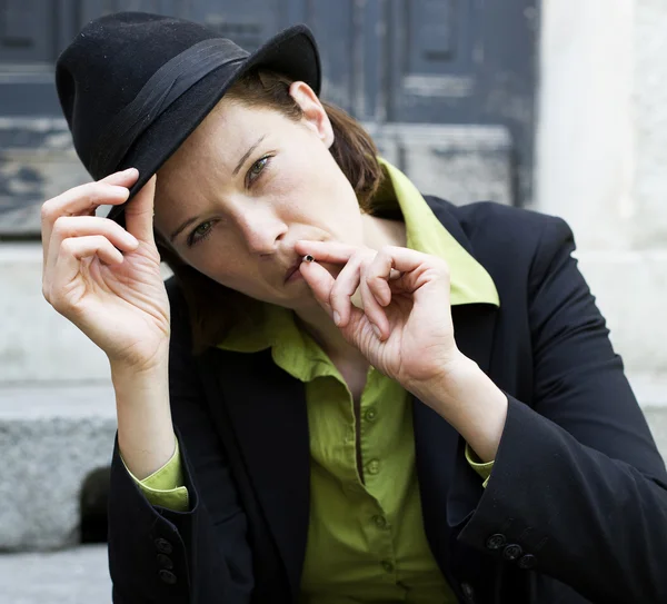 Mulher fumando — Fotografia de Stock