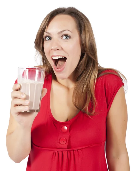 Mujer bebe un vaso de leche de chocolate — Foto de Stock