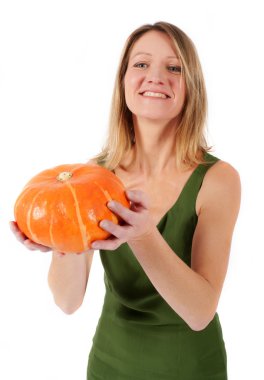 Balkabağı tutan kadın.