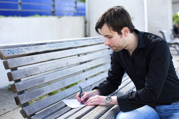 Hombre escribiendo carta —  Fotos de Stock