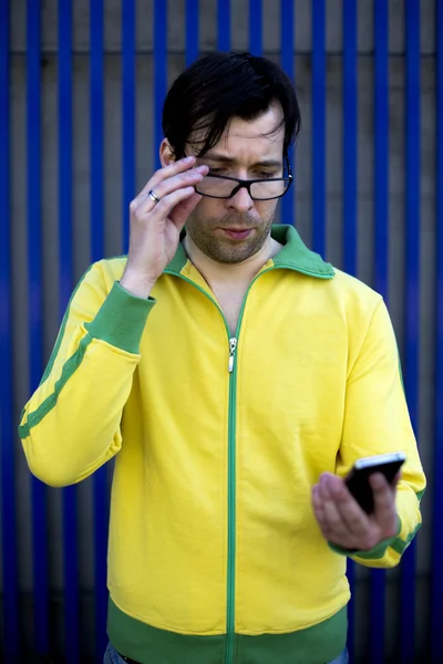 Man looking at his phone — Stock Photo, Image