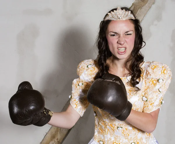 Principessa con guanti da boxe — Foto Stock