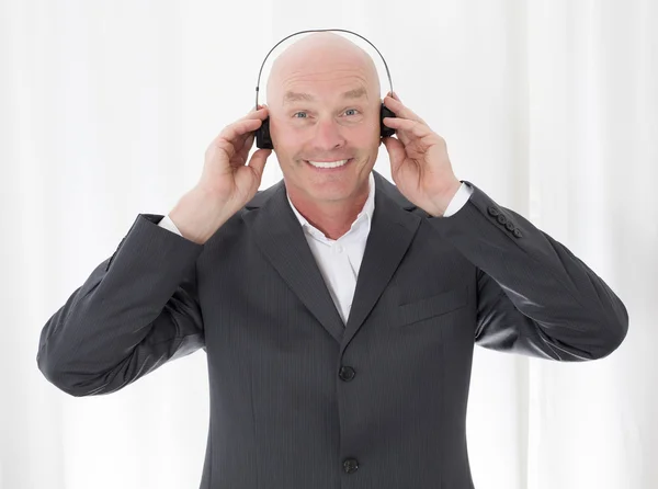 Hombre con auriculares — Foto de Stock