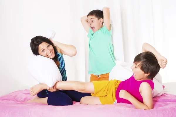 Pelea de almohadas —  Fotos de Stock