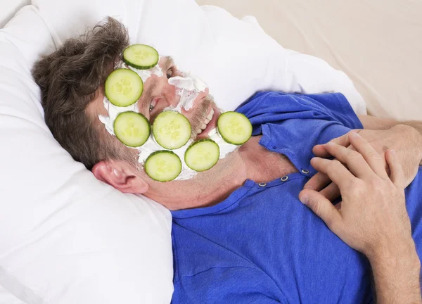 Man in bed with facial — Stock Photo, Image