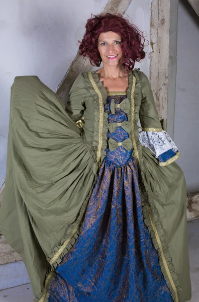 Femme en costume historique — Photo