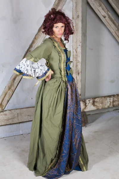 Vrouw in historisch kostuum — Stockfoto