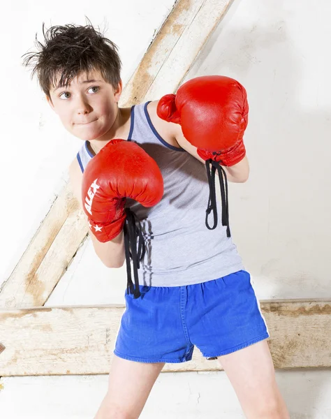 Junge als Boxer — Stockfoto