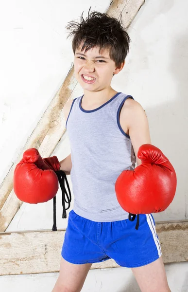 Menino como um pugilista — Fotografia de Stock