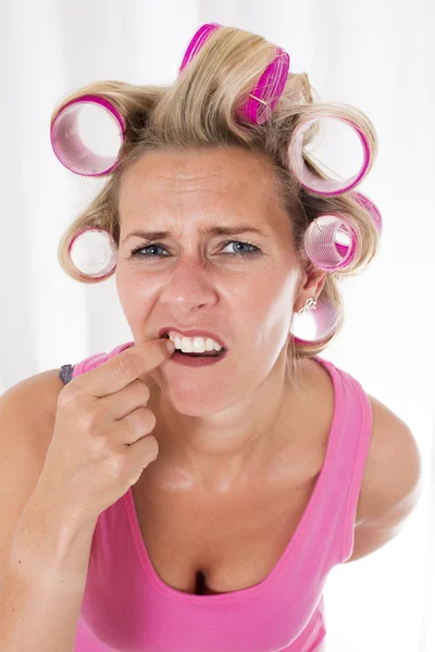 Mujer con rulos — Foto de Stock