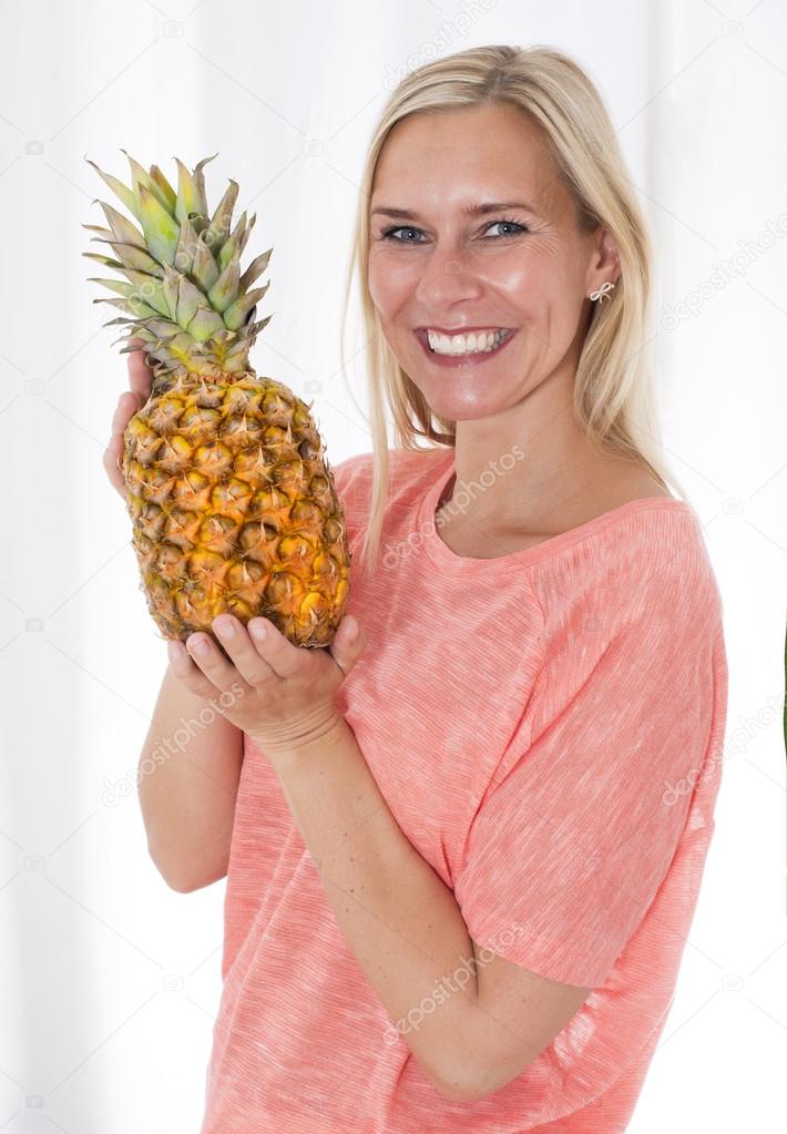 woman holding prinapple