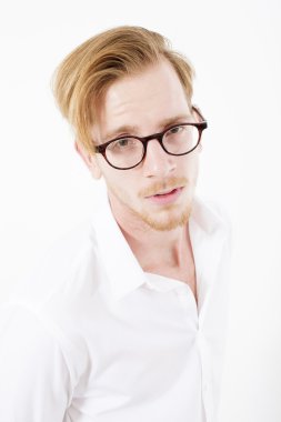 Kızıl saçlı genç bir adam portresi