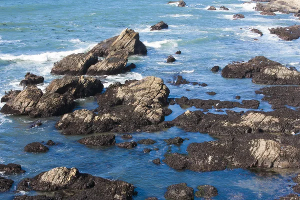 Waves and cliffs — Stock Photo, Image