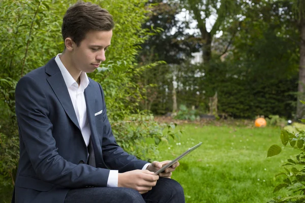 Young man with tablet — Stock Photo, Image