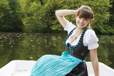 dirndl genç kadın