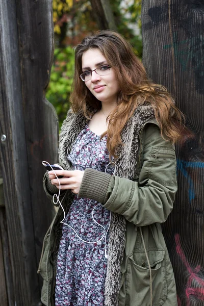 Meisje met telefoon — Stockfoto