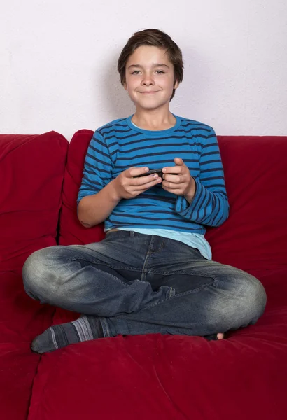 Menino com telefone — Fotografia de Stock