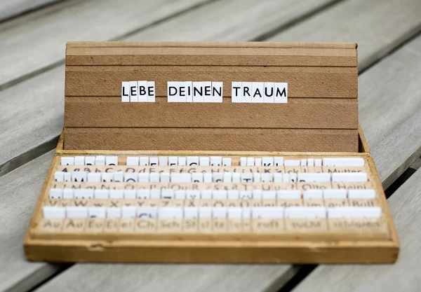 Texto: "Lebe Deinen Traum " — Fotografia de Stock