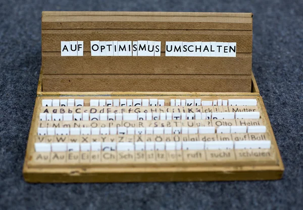 Teks: "Auf Optimismus umschalten " — Stok Foto
