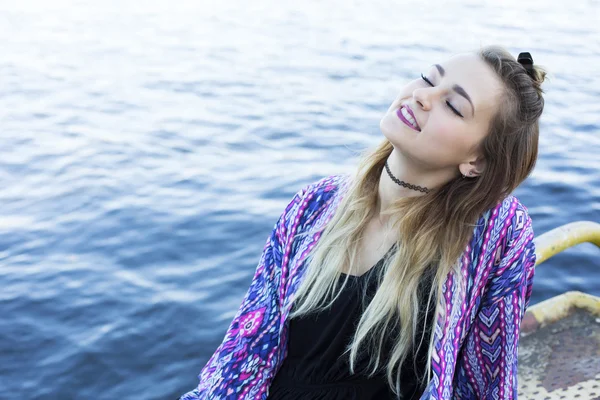 Young woman by the waterfront — Stock Photo, Image