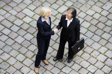 iki iş kadınları kuşbakışı