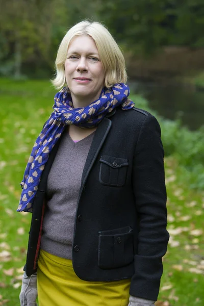 Woman in a park — Stock Photo, Image