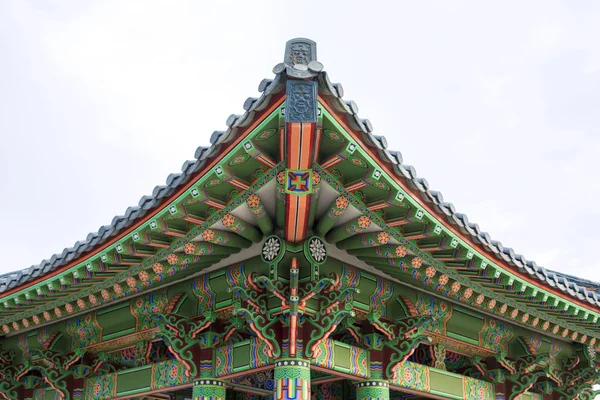Dach eines koreanischen Tempels — Stockfoto
