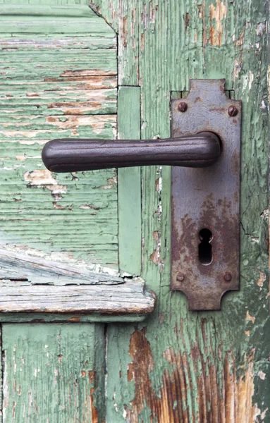 Old wooden entrance door with antique door handle — Stock Photo, Image