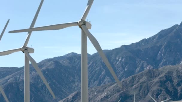 Generadores de energía eólica cerca de Palm Springs, CA — Vídeos de Stock