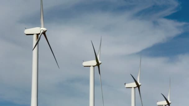 Windkraftgeneratoren in der Nähe von Palmquellen, ca. — Stockvideo