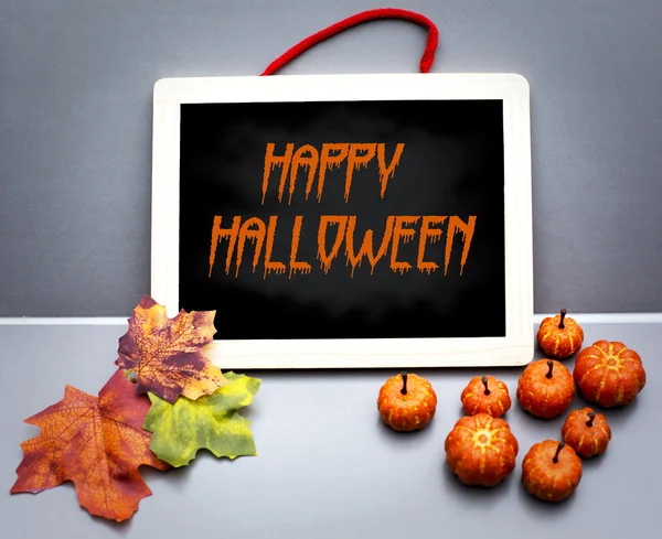 Krijtbord met: Happy Halloween — Stockfoto