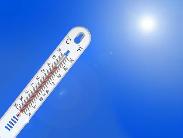 Sommerhitze, Thermometer und Sonne am Himmel — Stockfoto