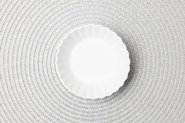 Κενό Λευκό Πιάτο Γκρι Φόντο Σπειροειδούς Ιστού — Φωτογραφία Αρχείου