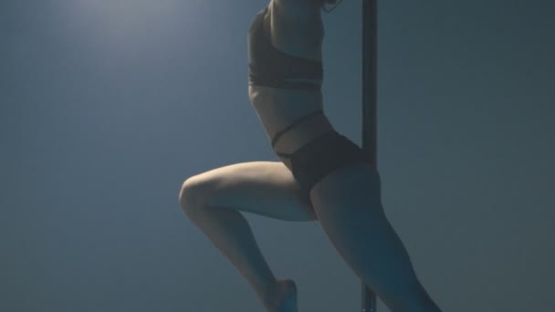 Young slim sexy blonde pole dance woman exercising in studio. — Stock Video