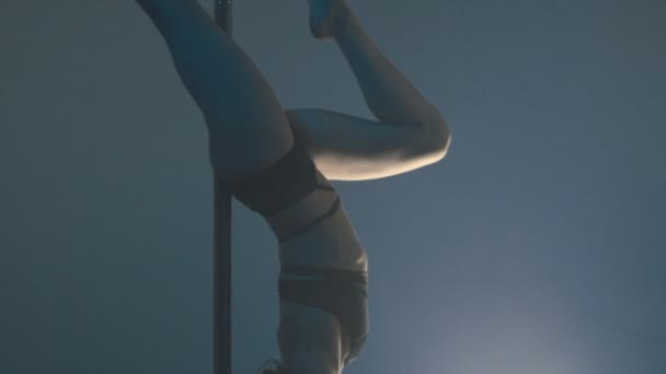 Young slim sexy blonde pole dance woman exercising in studio. — Stock Video