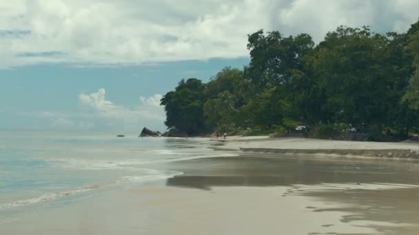 Beau vallon auf island mahe, seychellen. — Stockvideo