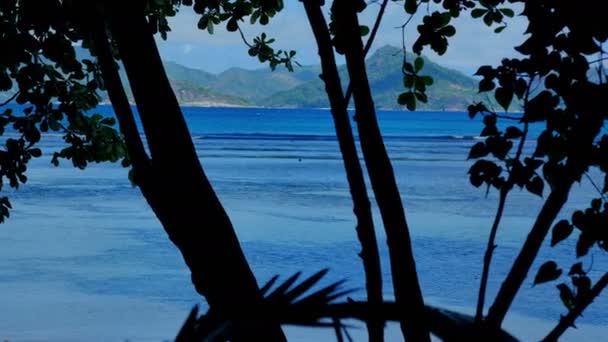 Sonho exótico - Praia na ilha La Digue em Seychelles . — Vídeo de Stock