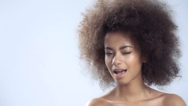 Portrait of a beautiful young African woman blinking to a camera and smiling. — Stock Video