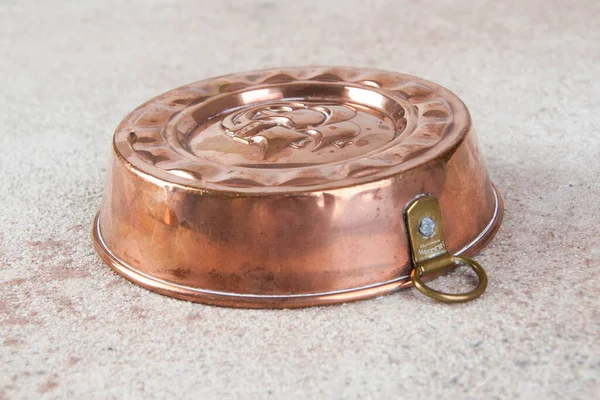 Antique Copper Cake Mold Concrete Background Copy Space Text — Stock Photo, Image