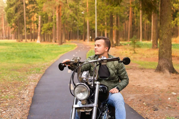 Mooie Jonge Man Een Motorfiets — Stockfoto
