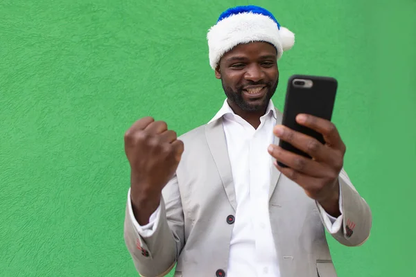 Счастливый Афроамериканец Новый Год Телефон — стоковое фото